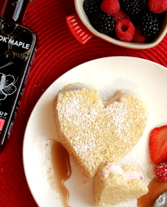 Vanilla Ice Cream Cake with Strawberry